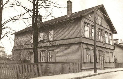 Koolimajaks ümber tehtud elamu Poska tänaval, kus tegutses Tallinna II Kroonualgkool aastatel 1903-1924.